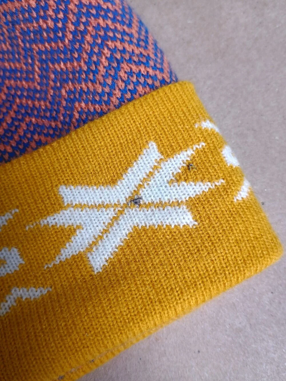 Duluth Trading Co Beanie Yellow Pattern - Small/Medium (Missing Logo)